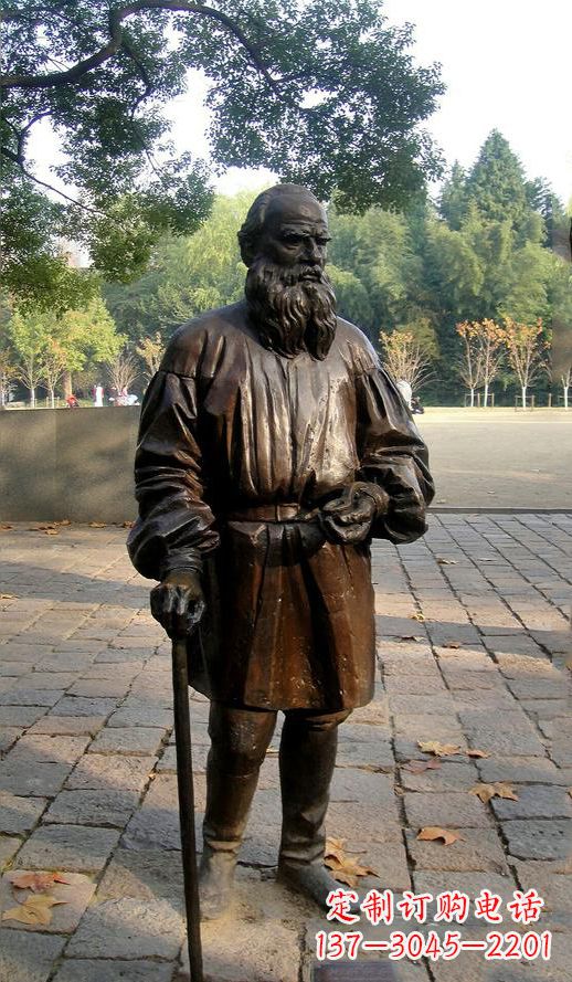 内江战争与和平作家，著名西方文学名人托尔斯泰铜雕像