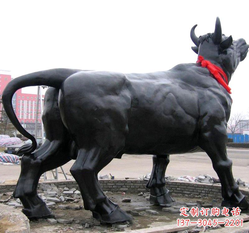内江昂头的铜雕水牛