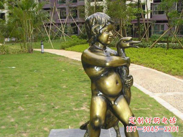 内江新颖童真男孩城市玻璃钢仿铜景观雕塑