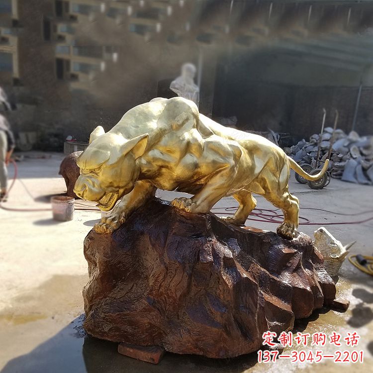 内江铸铜雕刻的豹子公园景区情景动物雕塑