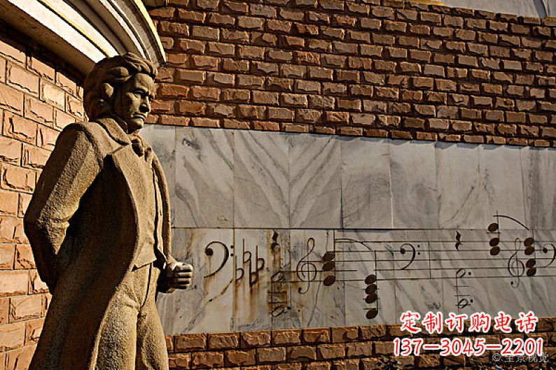 内江贝多芬和钢琴的广场雕塑