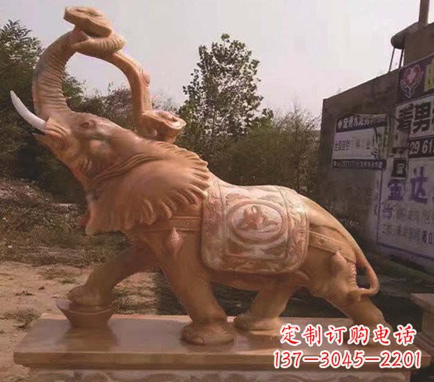 内江鼻卷如意的大象石雕