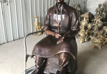 内江白求恩坐姿纯铜雕塑赞颂英雄的象征