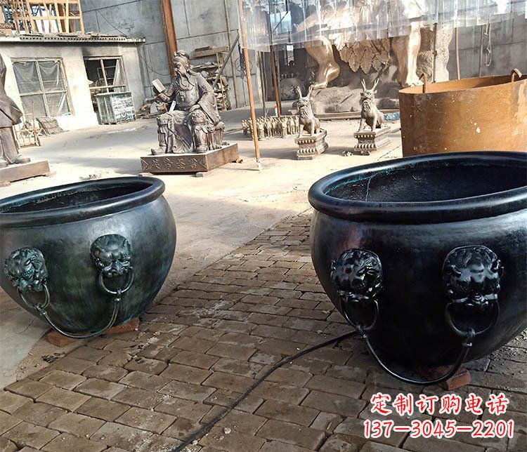 内江铜雕制的水缸摆件