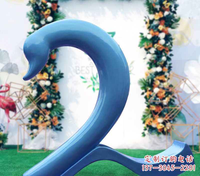 内江玻璃钢爱心天鹅雕塑