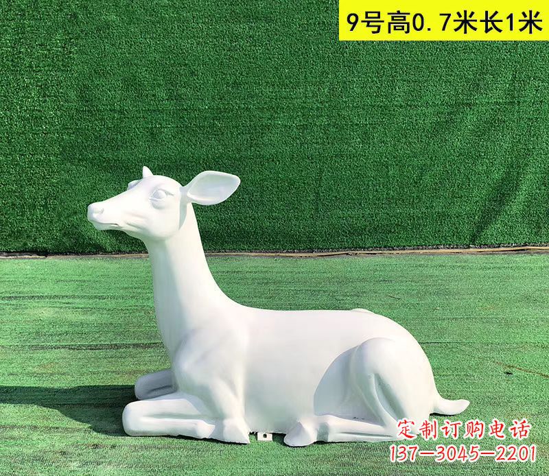 内江玻璃钢白色小鹿动物雕塑