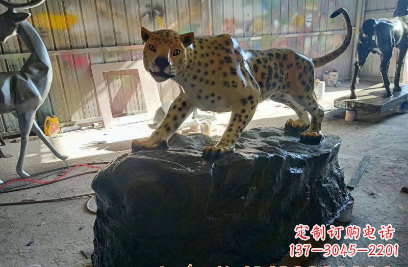 内江新颖豹子雕塑