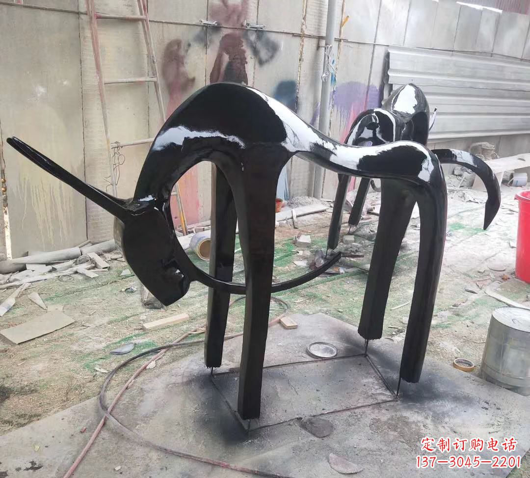 内江玻璃钢制作的鹿雕塑——装点你的庭院