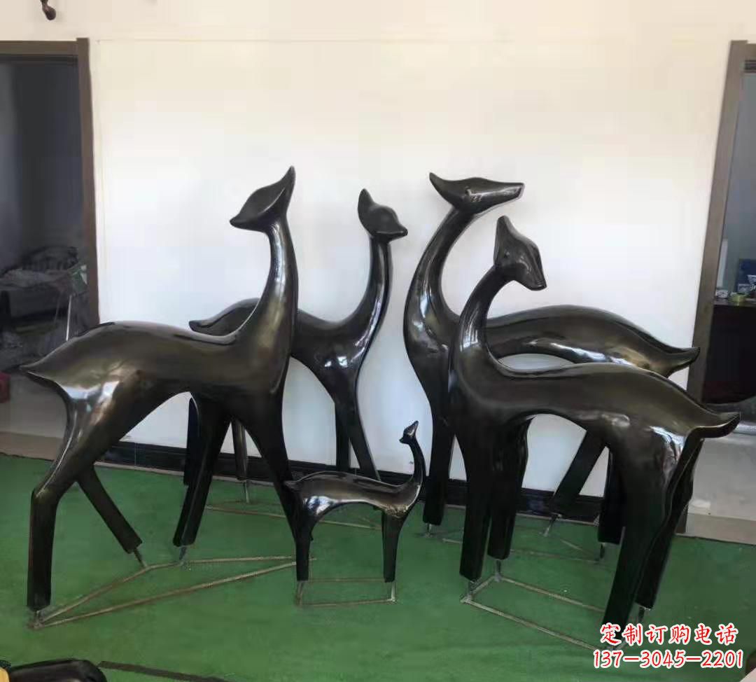 内江玻璃钢仿铜鹿雕塑完美点缀庭院景观
