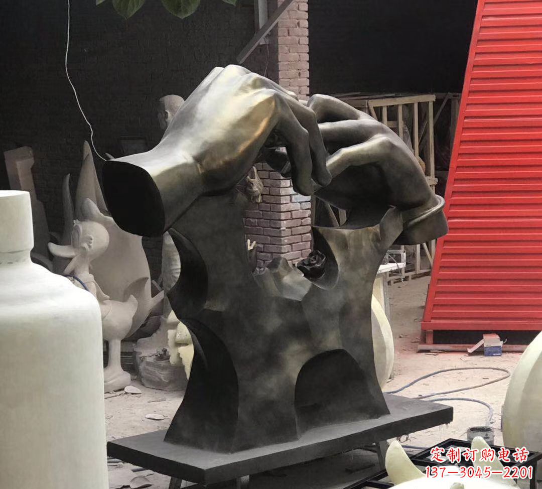 内江玻璃钢仿铜戒指雕塑浪漫情感的象征