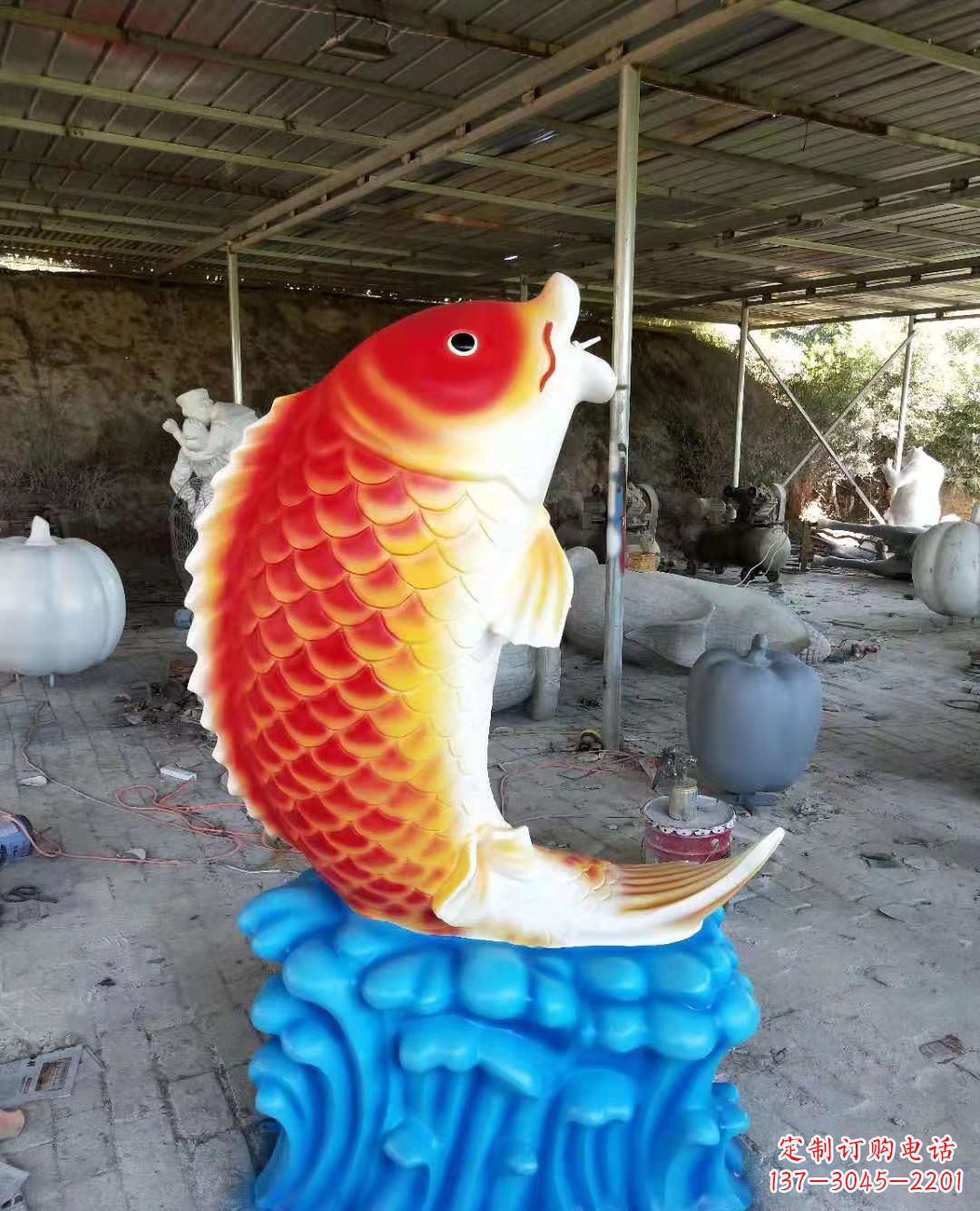 内江玻璃钢制作的精美鲤鱼喷泉雕塑