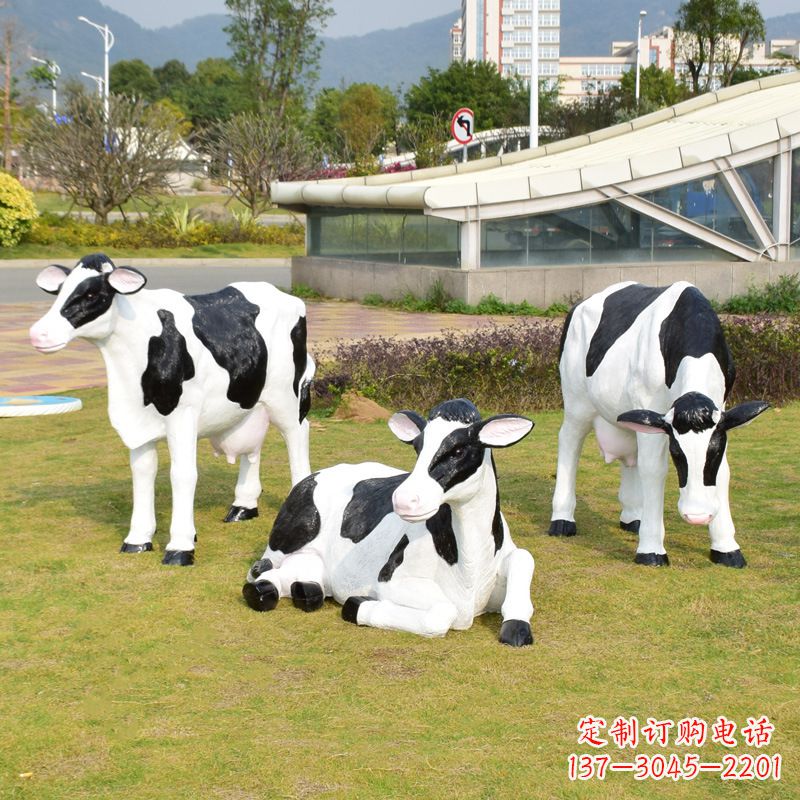 内江玻璃钢奶牛雕塑给环境带来美丽