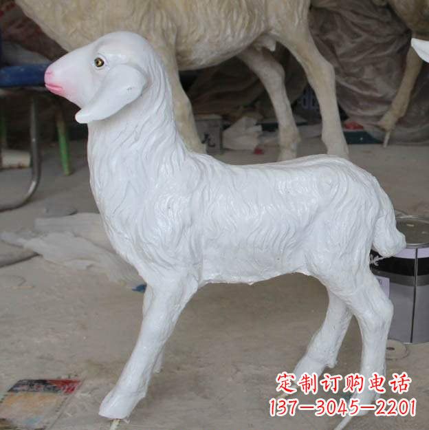 内江玻璃钢雕刻的羊雕塑——艺术的精美表达