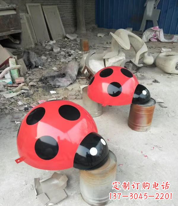 内江玻璃钢制瓢虫雕塑绚丽多彩的公园景观摆件