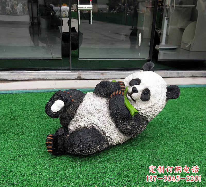 内江玻璃钢熊猫雕塑象征动物保护的艺术品