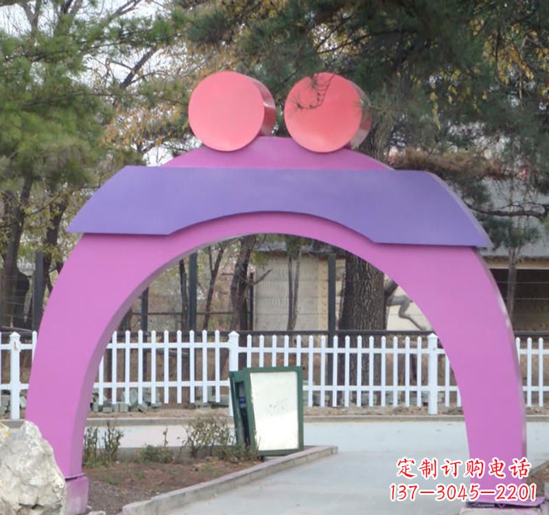 内江不锈钢爱心拱门雕塑给城市艺术添彩