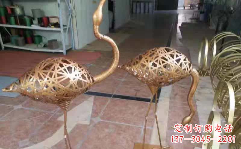 内江仙鹤雕塑以不锈钢编制而成
