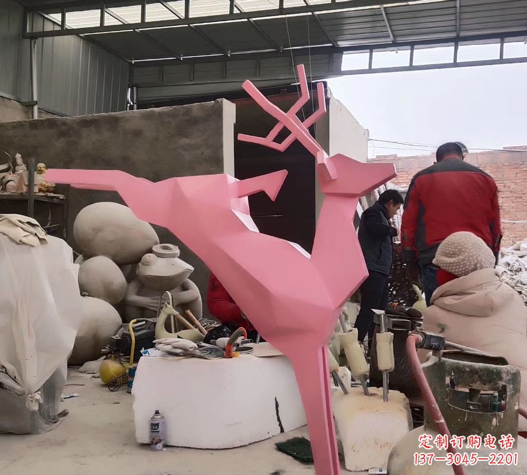 内江不锈钢彩绘小鹿雕塑艺术与美感的完美结合