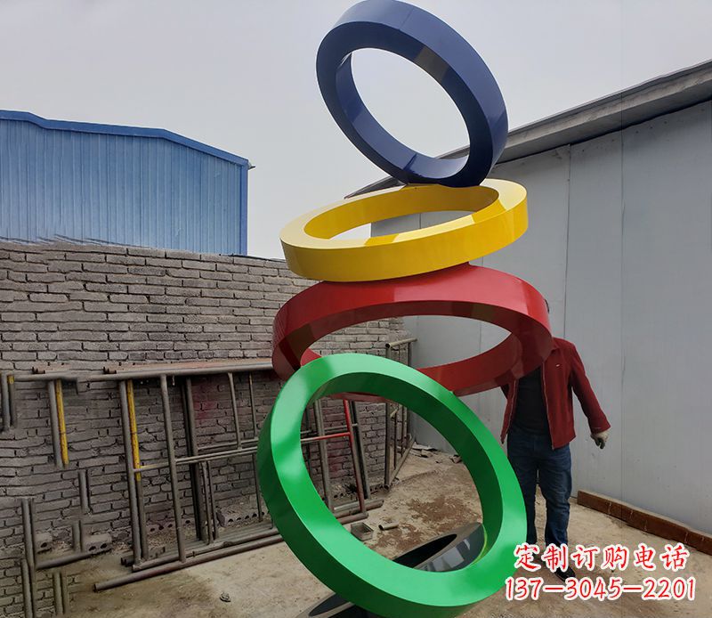 内江璀璨缤纷的不锈钢圆环雕塑