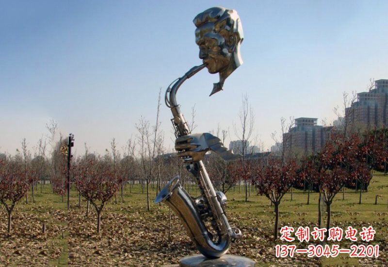 内江静谧而神秘的不锈钢萨克斯雕塑