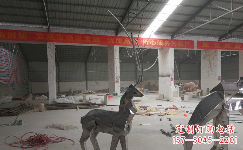 内江不锈钢麋鹿雕塑静谧美丽的自然之美