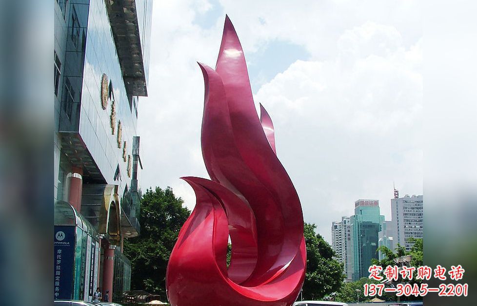 内江孔雀广场的不锈钢雕塑