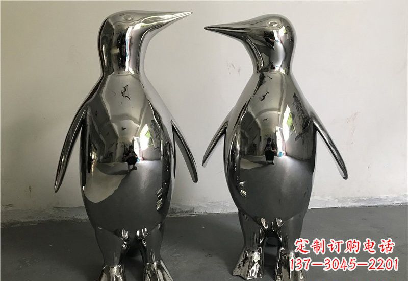 内江企鹅雕塑以不锈钢赋予生命