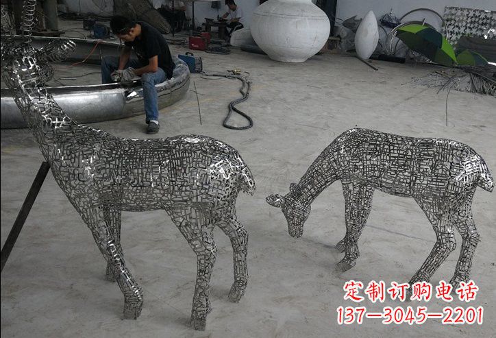 内江不锈钢动物镂空鹿雕塑精美的艺术品