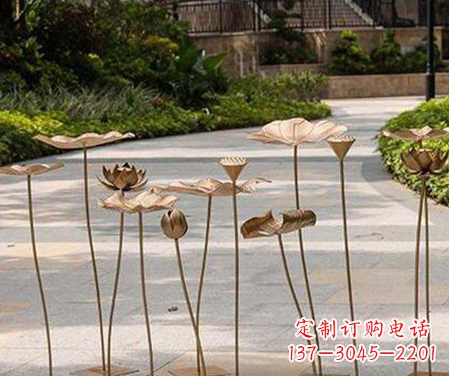 内江不锈钢锻造荷花装饰雕塑——精美绝伦