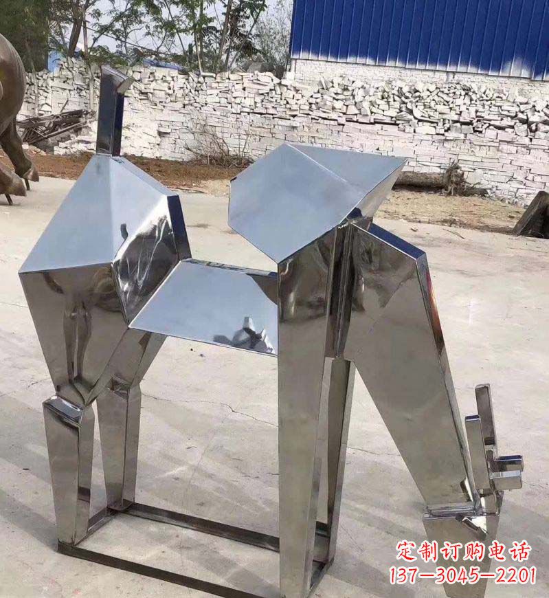 内江不锈钢锻造的景观小鹿雕塑