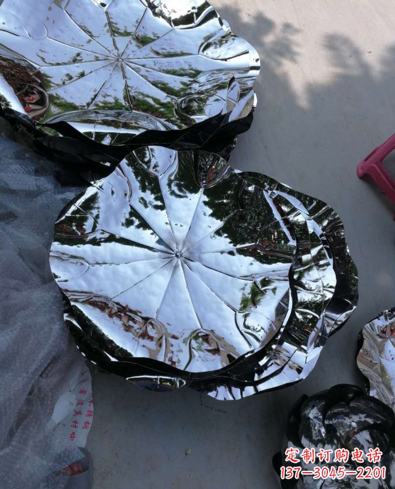内江不锈钢锻造的莲花雕塑