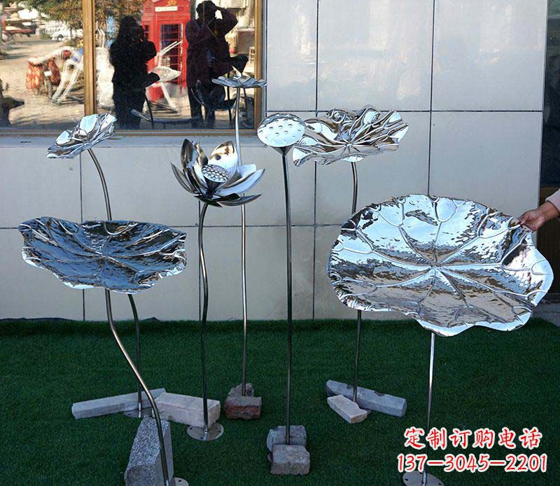 内江不锈钢雕刻荷花美化环境