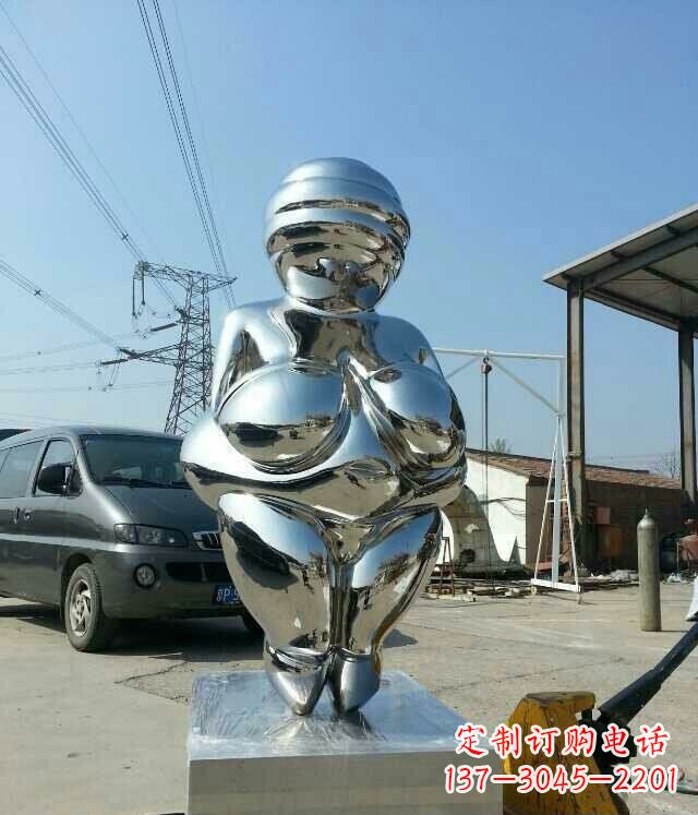 内江女性之美不锈钢公园的女人雕塑
