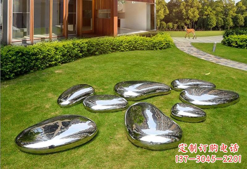 内江不锈钢公园的鹅卵石雕塑