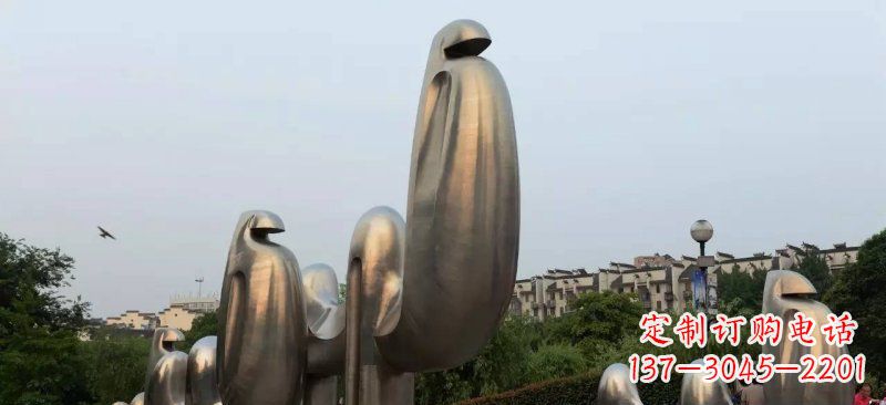 内江不锈钢广场上的骆驼雕塑