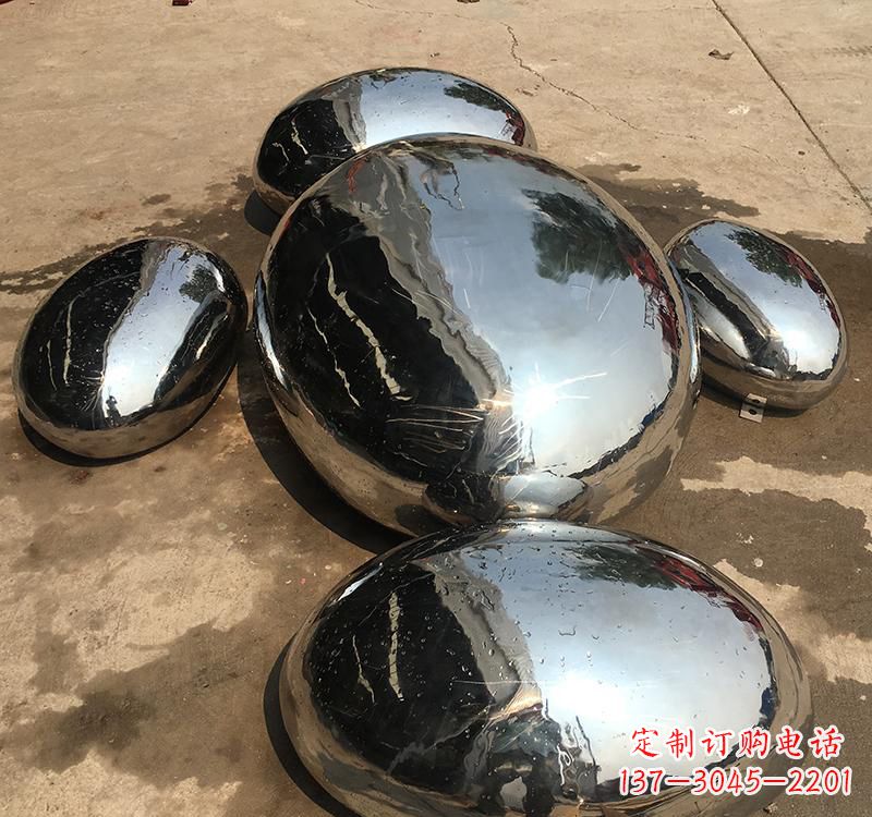 内江不锈钢水滴雕塑精致而又充满力量