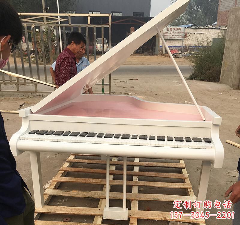 内江不锈钢钢琴雕塑融合音乐与艺术的完美结合