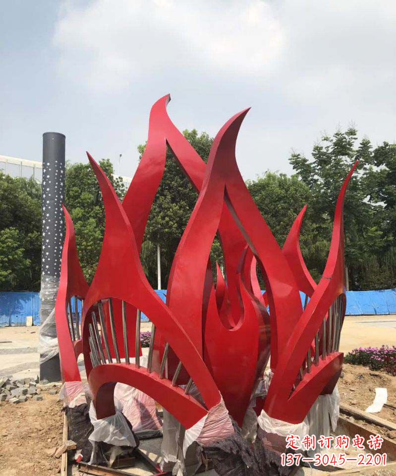 内江不锈钢树叶雕塑美丽而持久的艺术