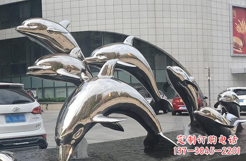 内江海豚雕塑——不锈钢广场上的跳跃动态