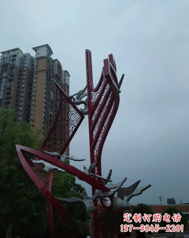 内江不锈钢祥云纹船帆雕塑