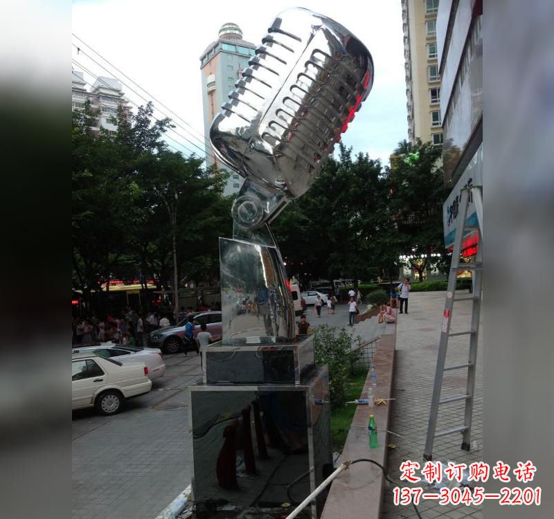 内江不锈钢话筒雕塑高贵而又精致