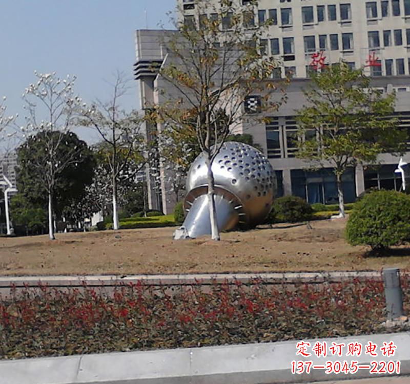 内江不锈钢话筒雕塑简约而又具有现代感