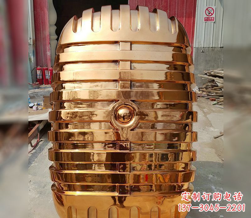 内江不锈钢金话筒局部雕塑