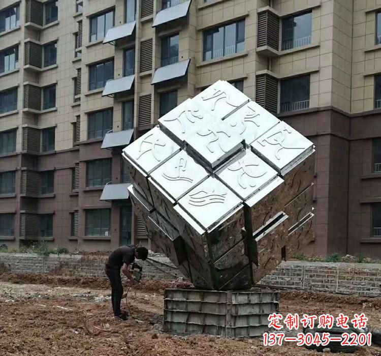 内江不锈钢景观魔方雕塑——现代科技的精妙结合