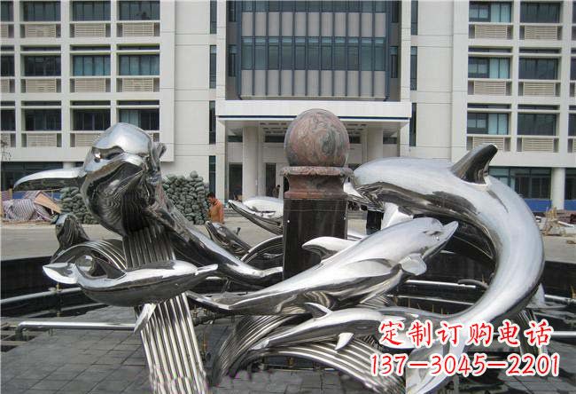 内江海豚雕塑融合浪漫和优雅