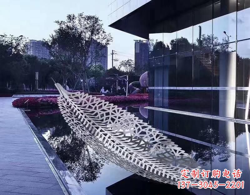 内江不锈钢镂空树叶雕塑——精致美观的艺术精品