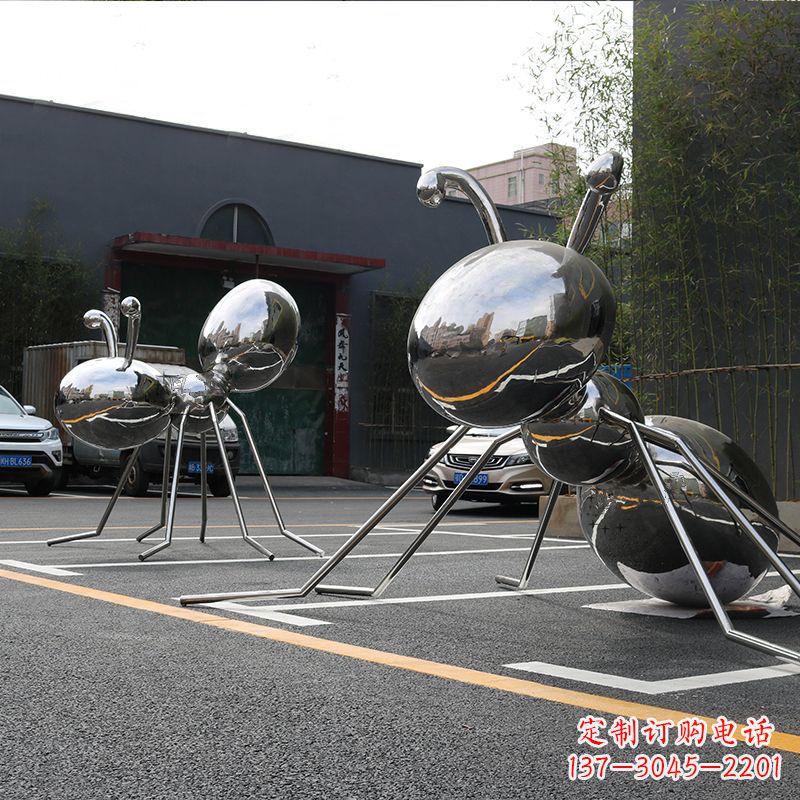 内江蚂蚁雕塑给城市街道带来活力