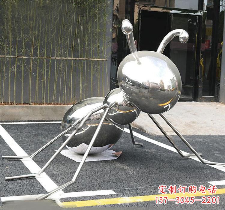内江不锈钢蚂蚁雕塑象征着勤劳与坚毅