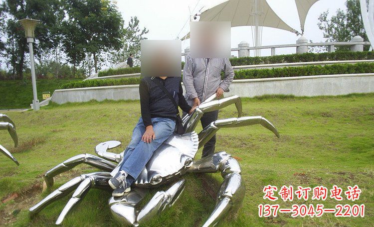 内江不锈钢螃蟹雕塑艺术美化公园环境