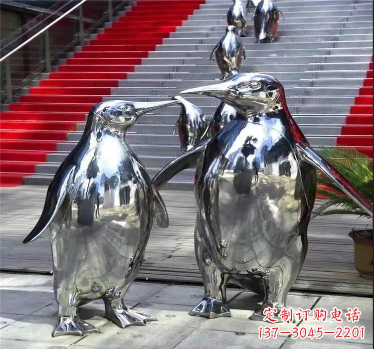 内江不锈钢企鹅雕塑海洋生物的艺术表现